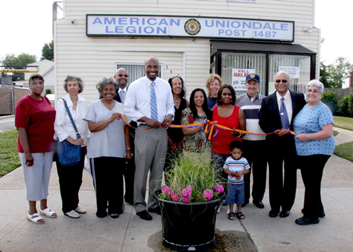 Legislator Abrahams Celebrates Nostrand Gardens Civic Association Beautification Effort 