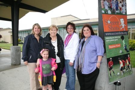 Rebecca Alesia, TOB Councilwoman; Legislator Jacobs; Harriet Blatt, Volunteer Coordinator; Robyn Satnick, Director of Youth, Manetto Hill JC.