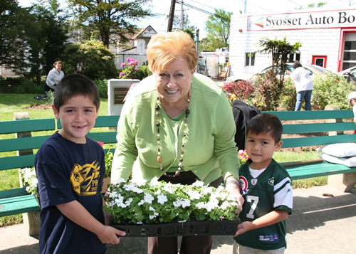 Legislator Jacobs Helps With Memorial Park Annual Planting