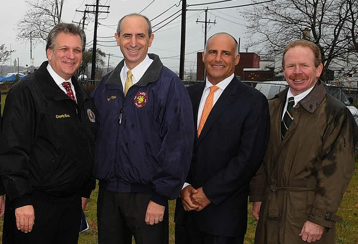 Mangano joins suozzi to announce completion of brownfield cleanup site in glen cove