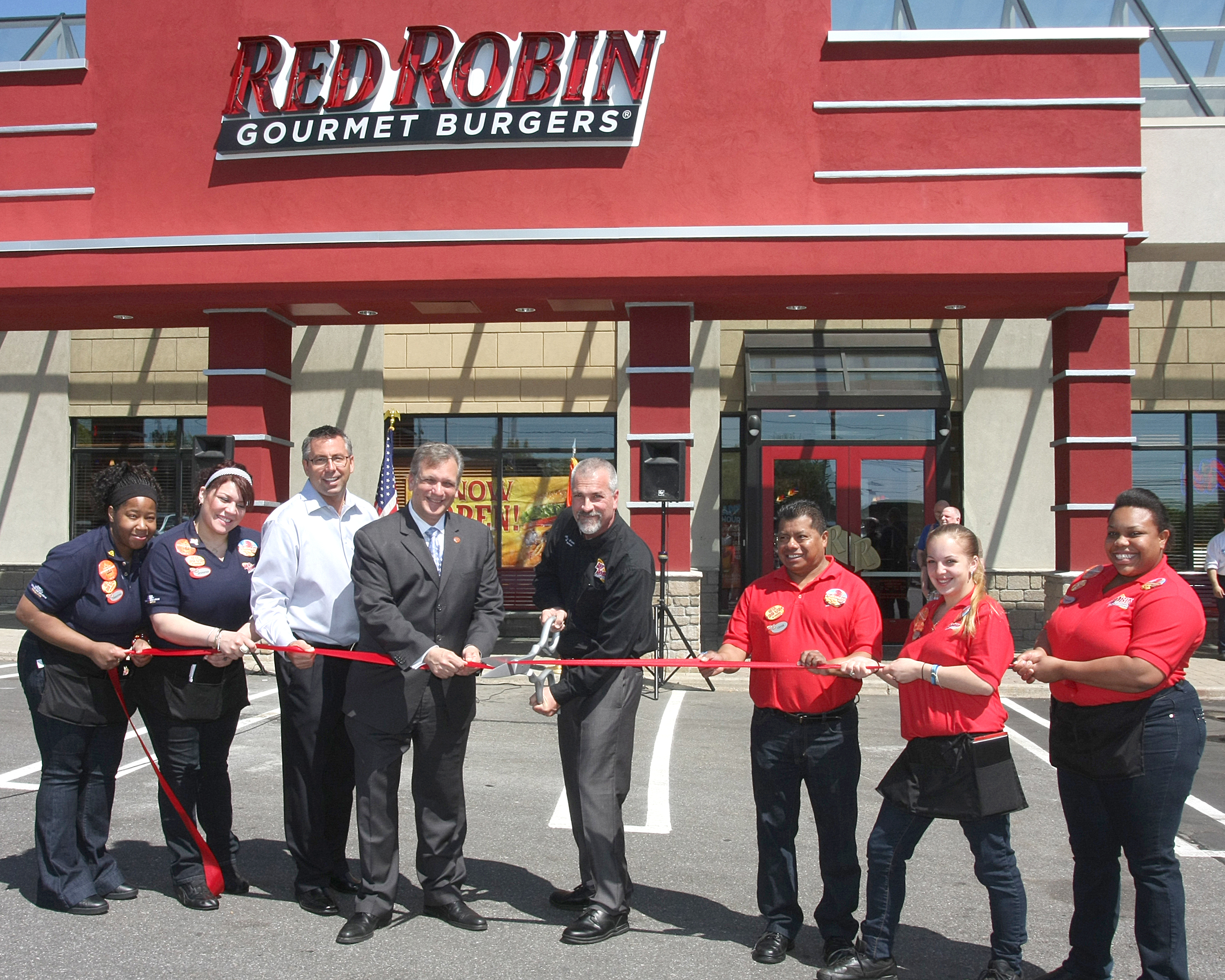 Mangano Celebrates Grand Opening Of Long Islands Only Red Robin 