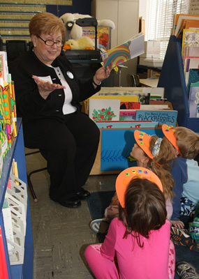 Legislator Jacobs Shares Her Favorite Book with Stratford Road Children
