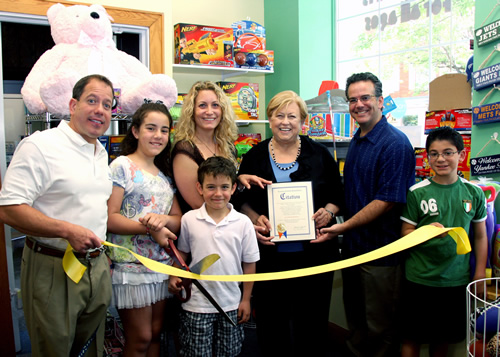 Legislator Jacobs Kicks Off Opening of Funni Business in Oyster Bay